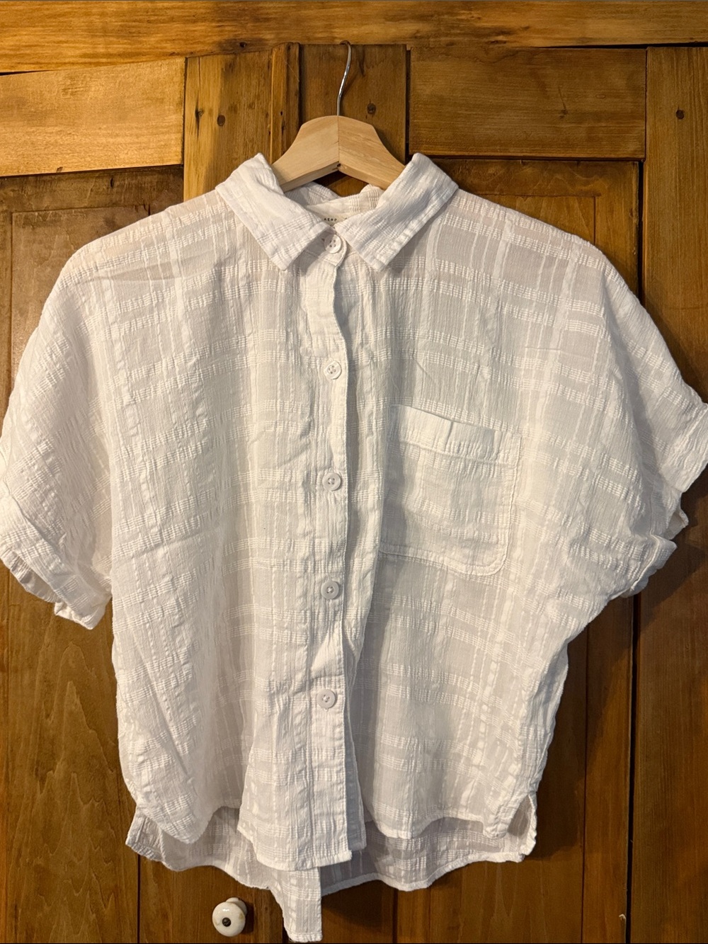 Aeropostale M White Textured Button-Down Cropped Shirt Coastal Neutral
